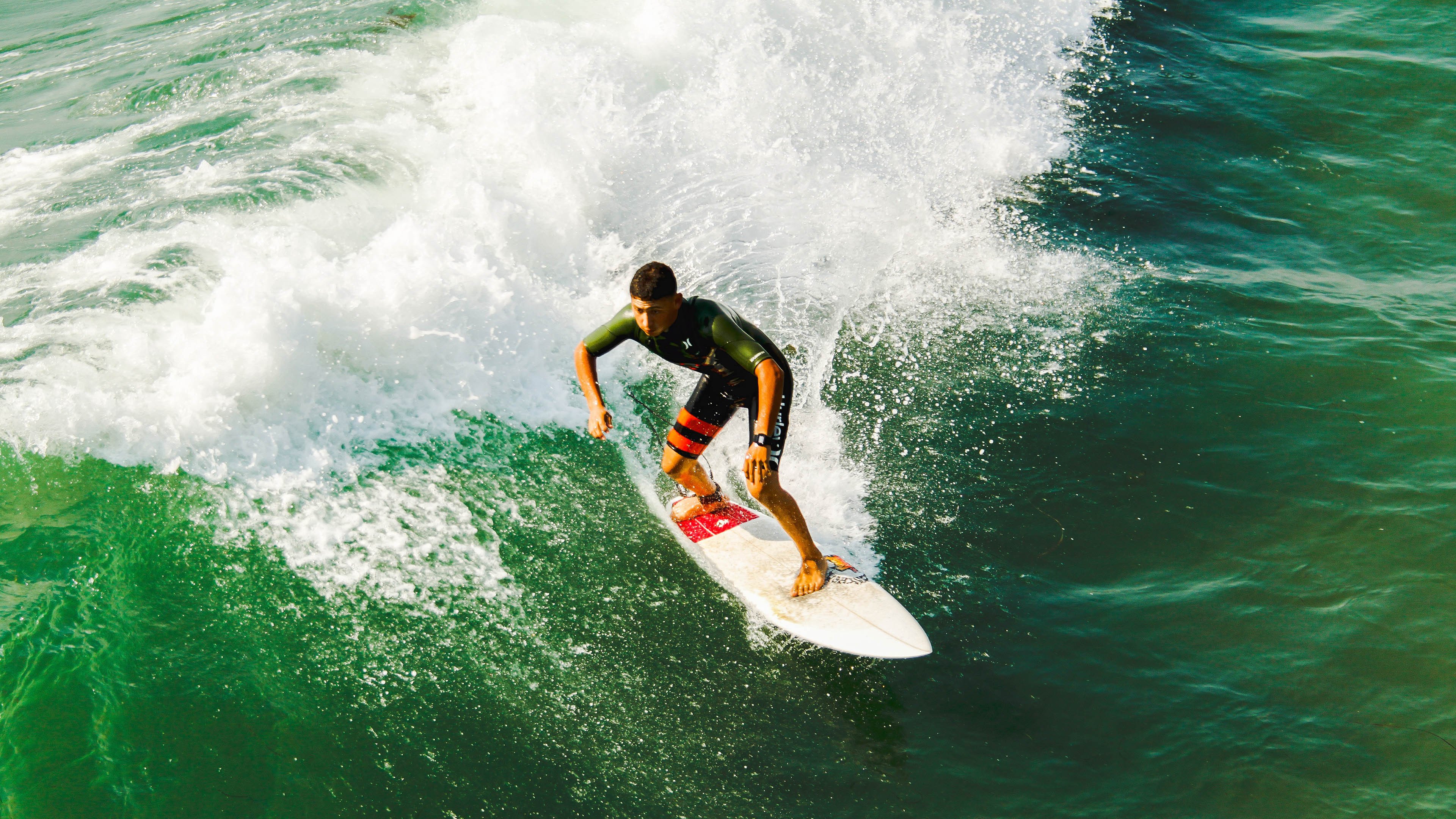 绿茵与硬木的交响，当欧冠半决赛的焦点，照亮独行侠与篮网的鏖战